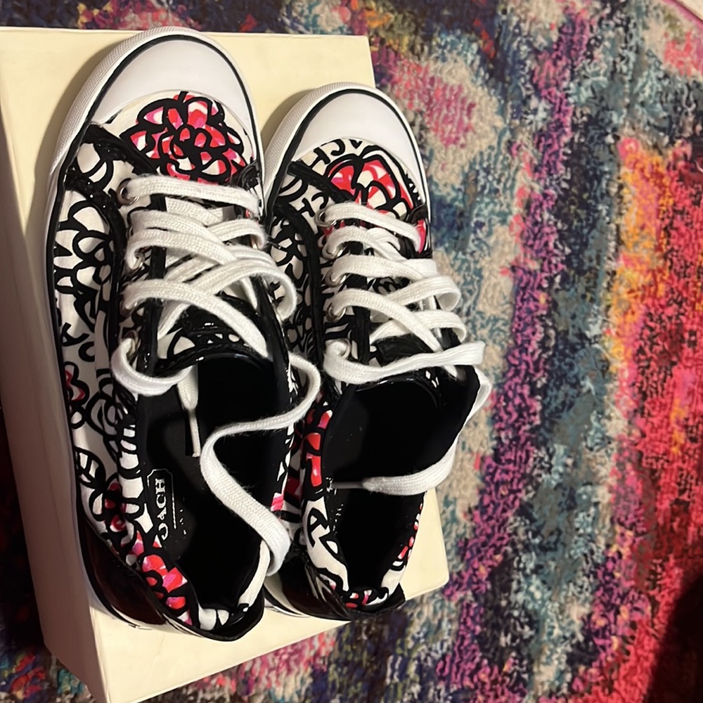 Shoes - Picture 5 of 7